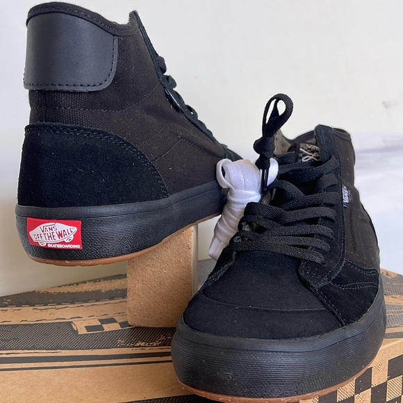 Vans Men’s The Lizzie
Fatigue/Black
VN0A4BX1FTB
Sneakers - Picture 13 of 16